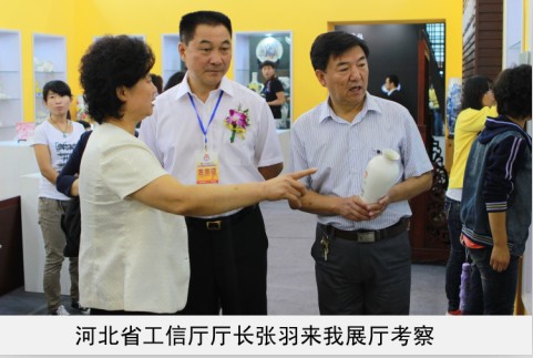 好寂寞,好想男人插我的骚逼视频省工信厅厅长来我厅考察
